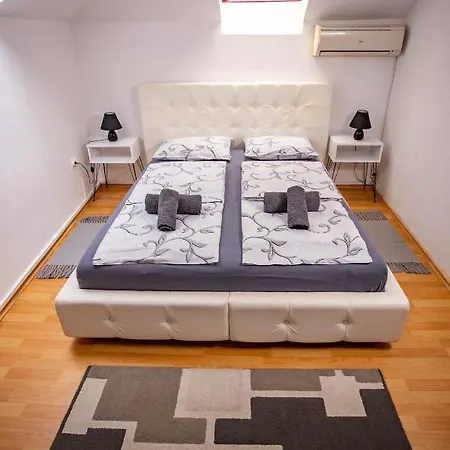 Paris Night Private Parking Apartment Nis Exterior photo
