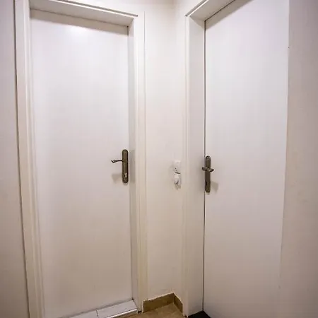 Paris Night Private Parking Apartment Nis Exterior photo