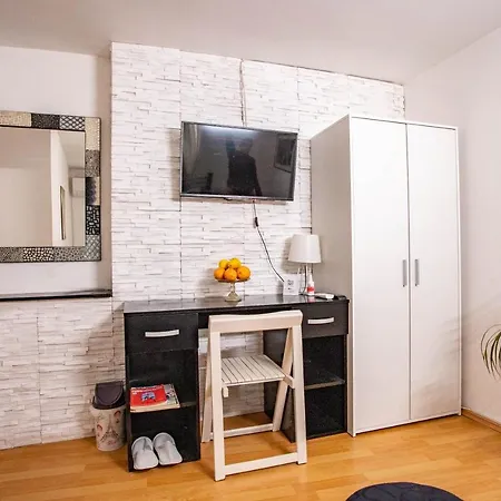 Paris Night Private Parking Apartment Nis Exterior photo