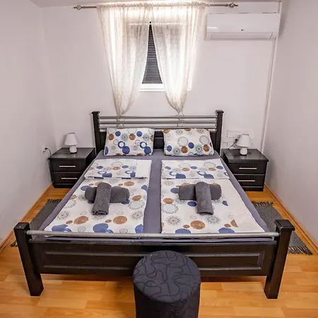 Paris Night Private Parking Apartment Nis Exterior photo