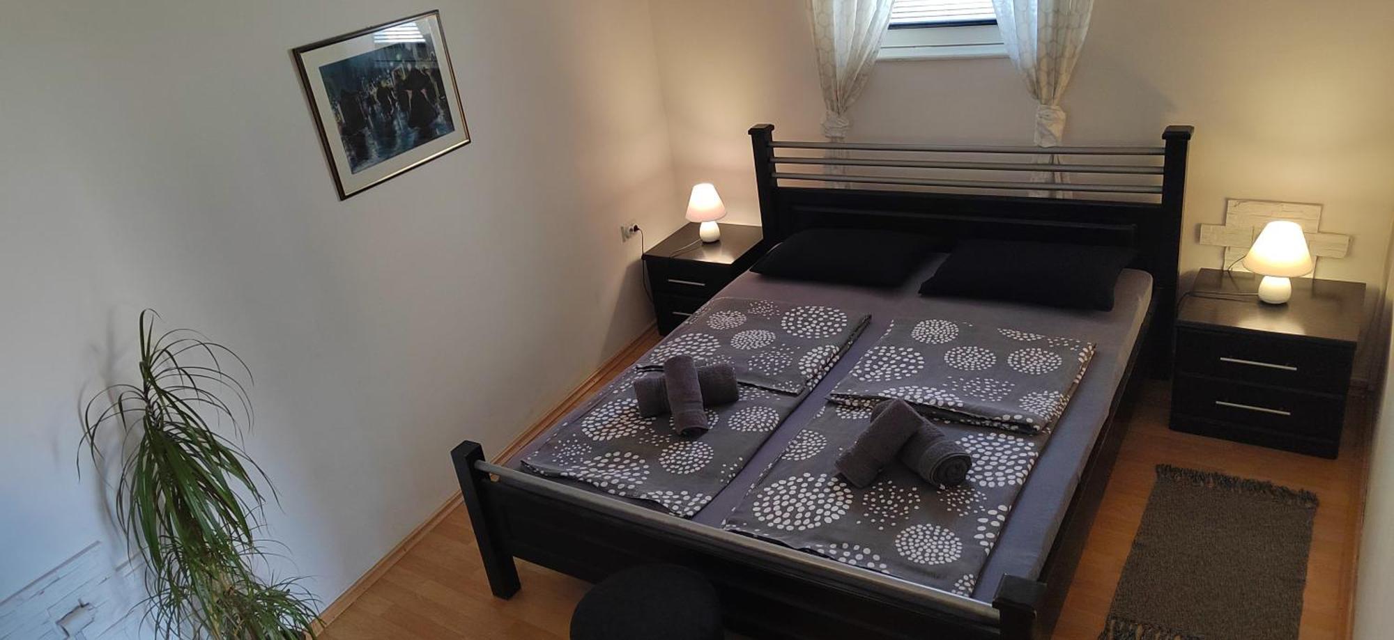 Paris Night Private Parking Apartament *